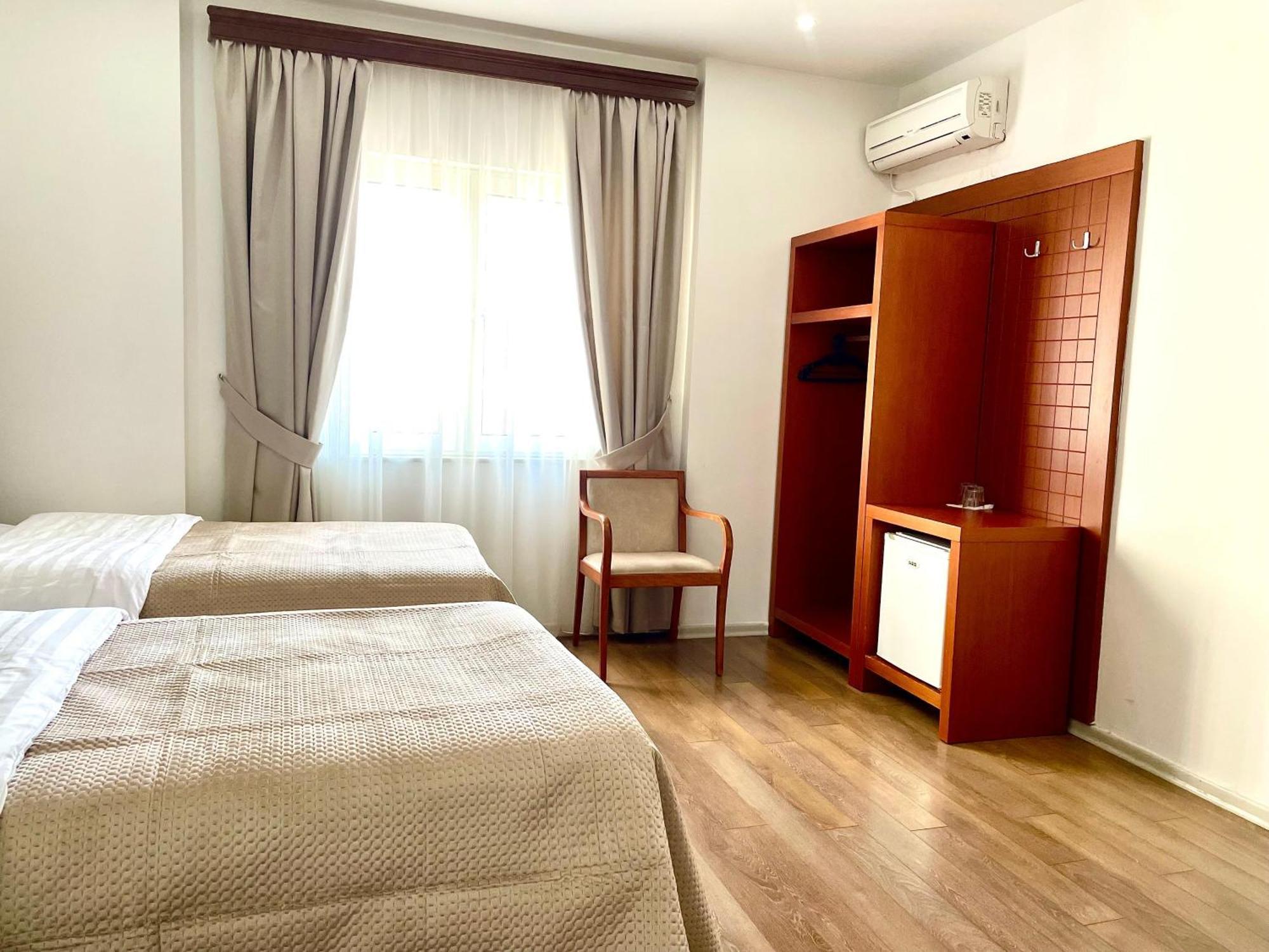 5 Hotel