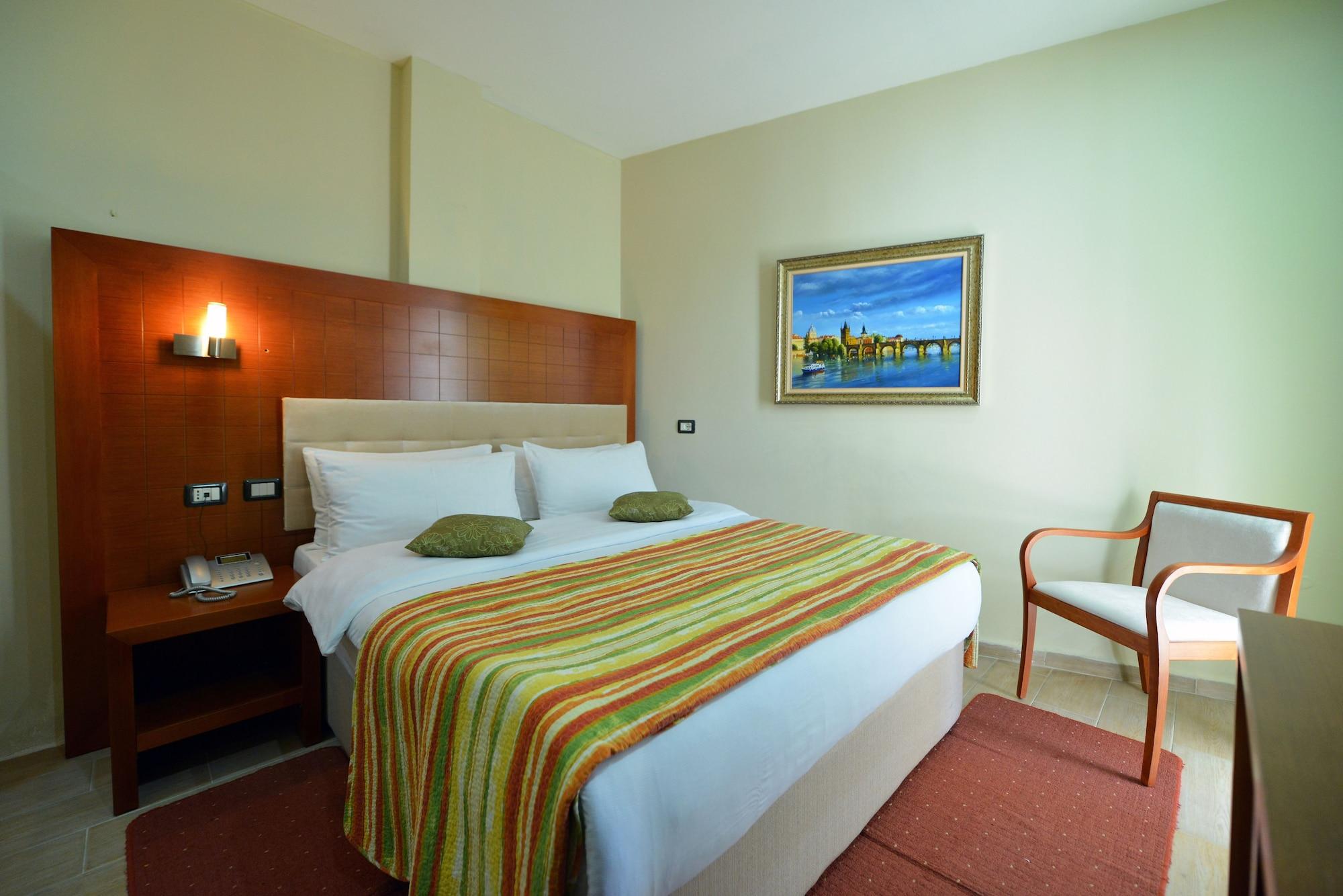 5 Hotel