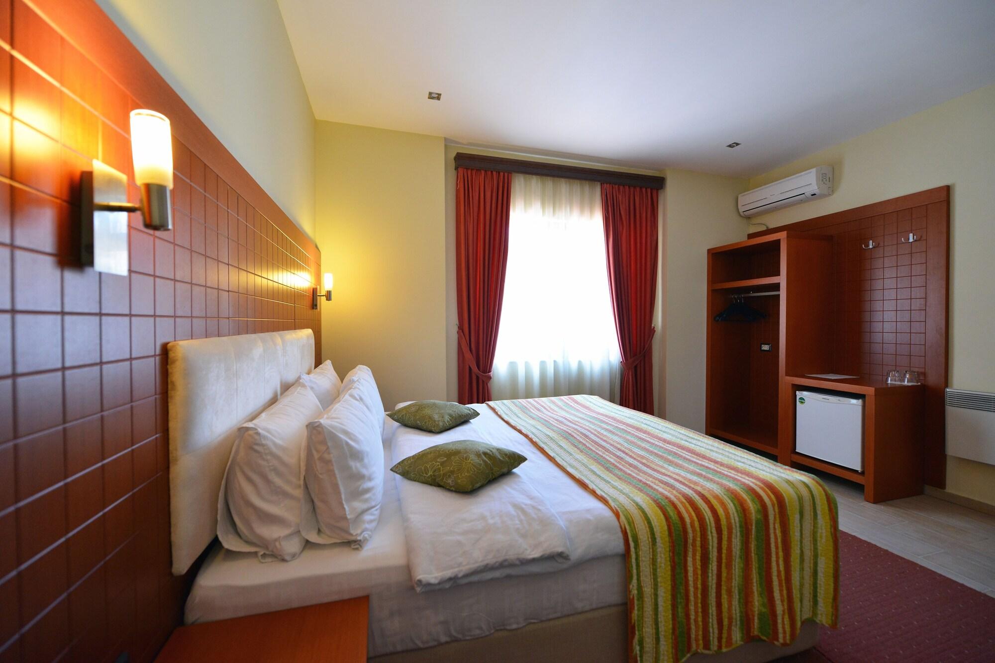5 3* Tirana
