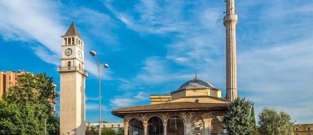 5 3* Tirana