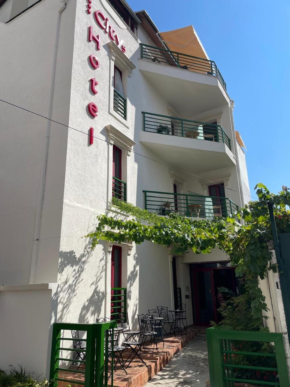 Hotel 5 Tirana