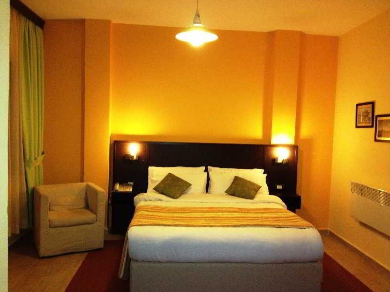 5 Hotel